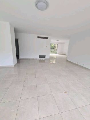 APPARTEMENT 4 PIÈCES ABIDJAN-PLATEAU 