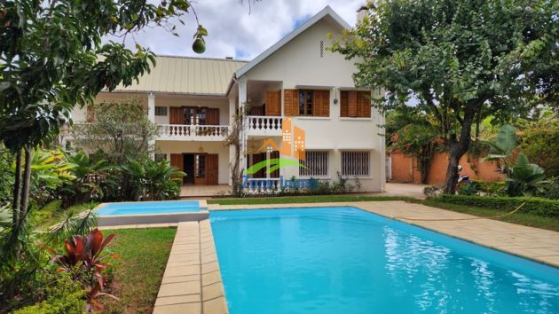 Villa à étage F6 avec piscine à Androhibe.