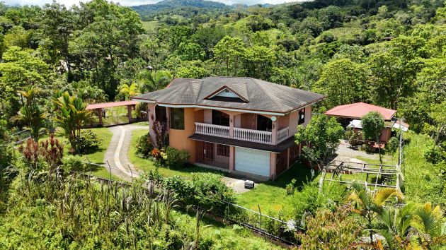 Propiedad todo en uno en venta: casa, terreno, arroyo y vistas en ...