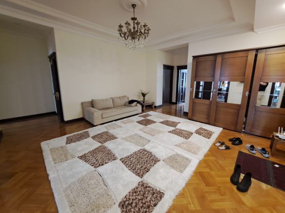 3 bedroom apartment for rent. Close to Old city metro station