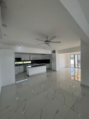 Surf, Work, Relax: 3BR Penthouse w/ Rooftop Jacuzzi – Steps to ...