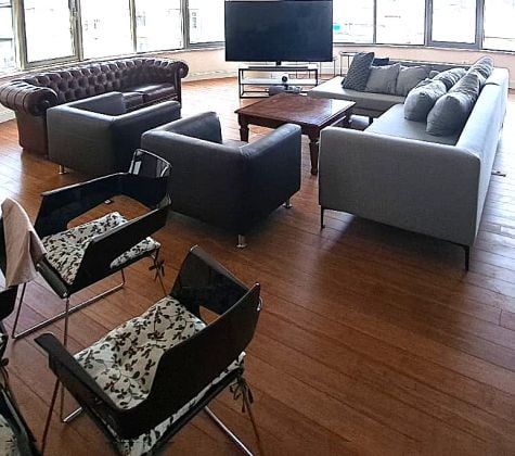 New ! 3 bedrooms apartment for rent in a very city. Total area is 300 sq.m