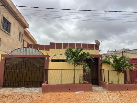 Coquette Villa F3 très spacieuse+grande dépendance ...