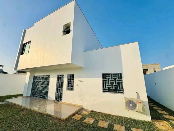 À VENDRE – Villa Duplex Moderne à Bingerville