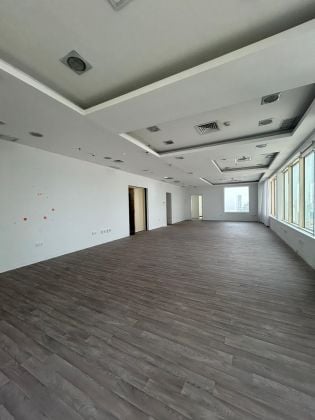 For rent, a commercial floor in the east, 400 square meters, in a prime ...