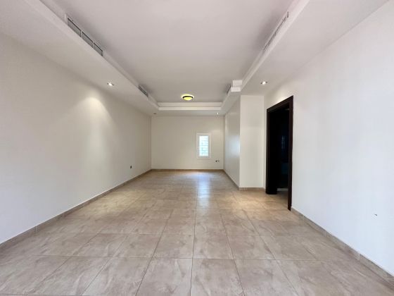 Stylish 3 Bedroom Villa Floor with Private Yard in Mangaf