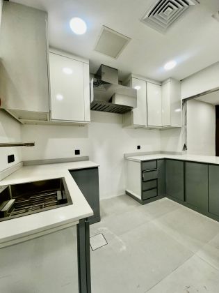 Elegant 3BR Rooftop Apartment with Terrace & Maid's Room in Daiya