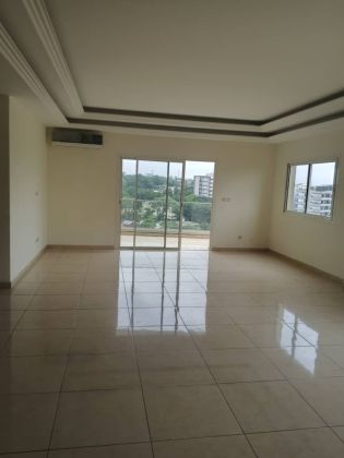 APPARTEMENT 05 PIÈCES À COCODY-DANGA 