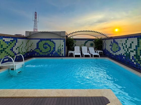 Free Pool near Airport - Serviced 2BR 2BA 90sqm