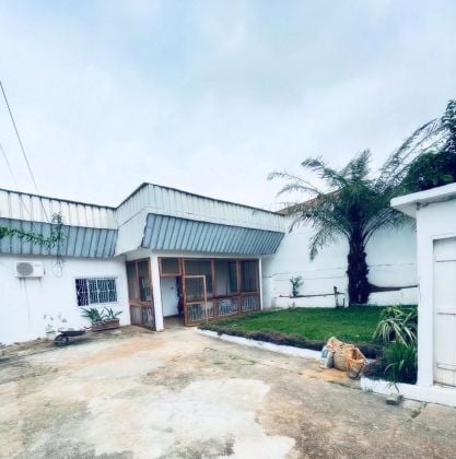 VILLA CON 4 CAMERE DA LETTO E GIARDINO IN AFFITTO A BASTOS.