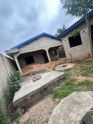 VILLA INACHEVÉE À VENDRE À LOMÉ QT ...