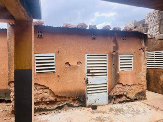 Une Villa R+1 F5 en vente à karpala proximité alimentation ...