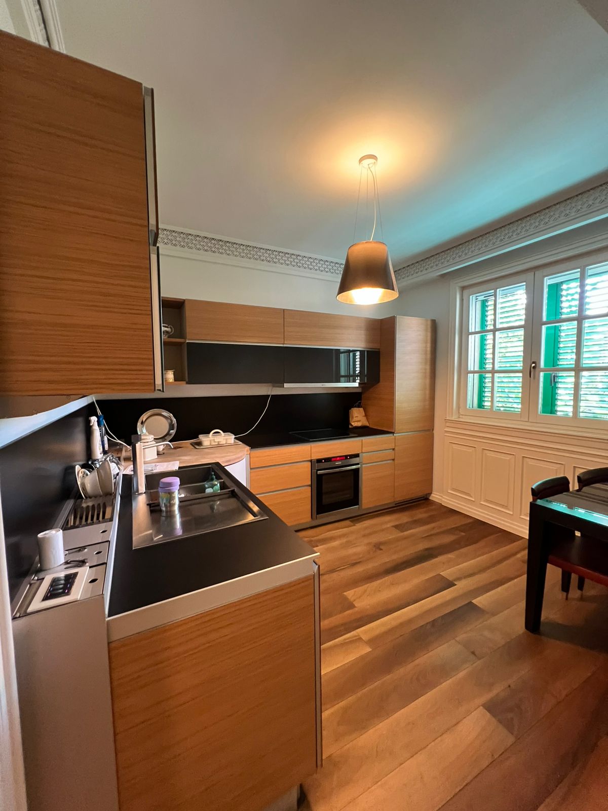 &#55357;&#56525; En alquiler | Shkolla e Kuqe – Calle Qemal Stafa (centro de la ciudad)