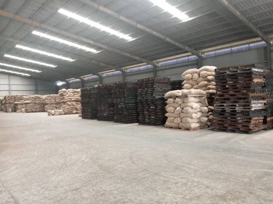 zone portuaire en bordure voie location entrepôt 8500m2