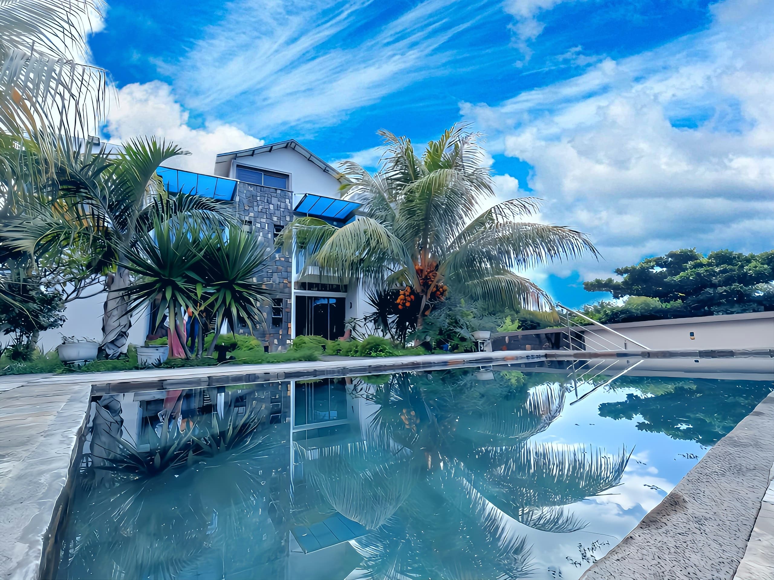 Stylish 3-Bedroom Duplex for Rent in Roches Noires