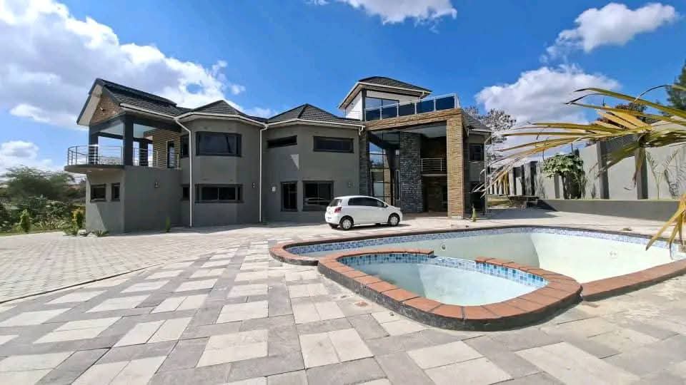 State Lodge Brand New Mansion