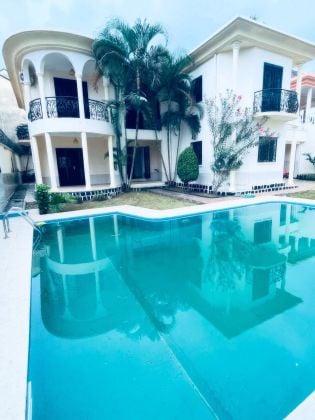 DUPLEX CON 4 CAMERE DA LETTO E PISCINA IN AFFITTO SUL CAMPO DA GOLF 