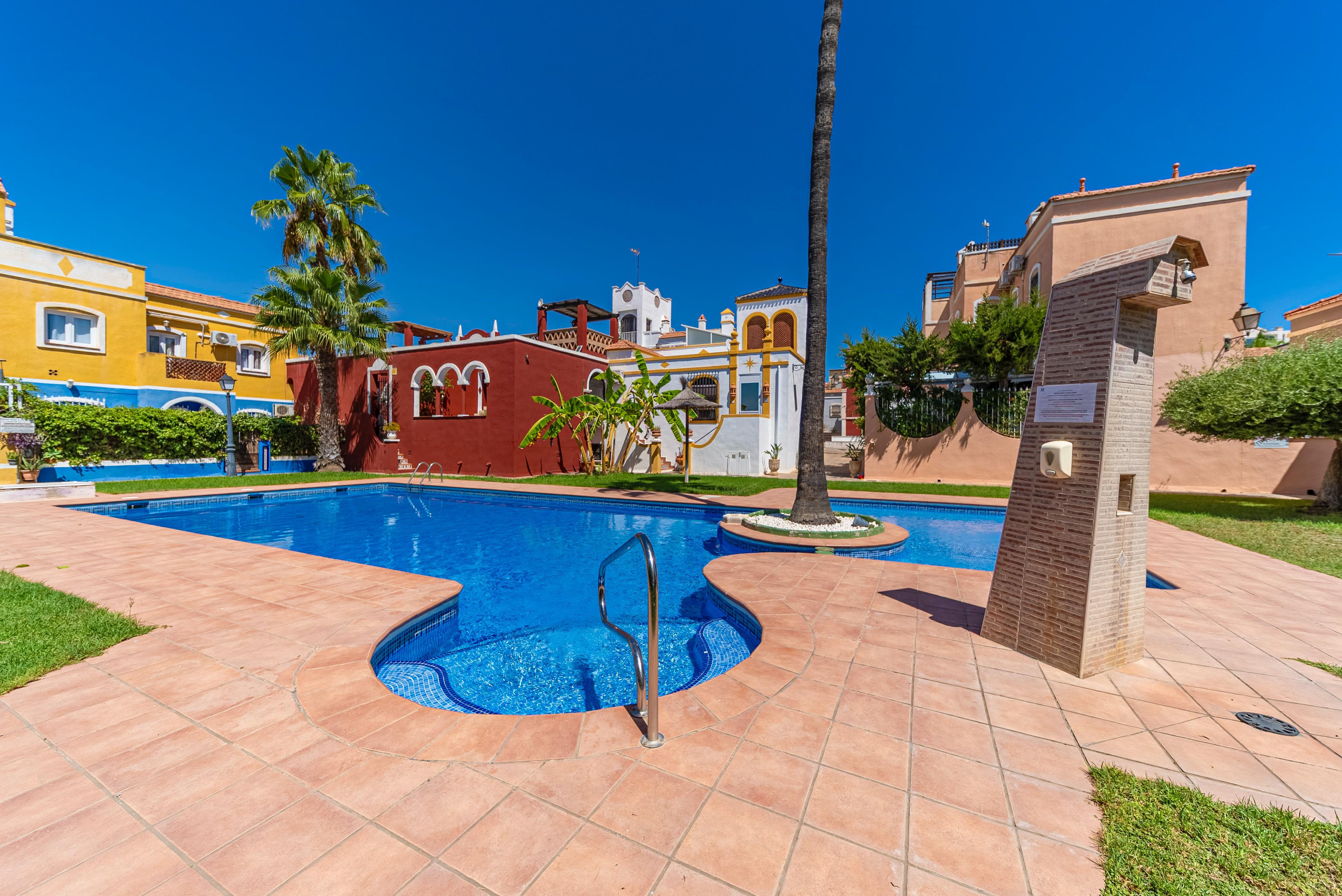 Vivez à seulement 300 mètres de la plage ! Appartement en rez-de-chaussée à vendre.