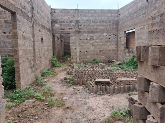 Casa incompiuta a Legbassito HC