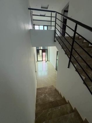 Vendons une villa duplex moderne a Bassam 