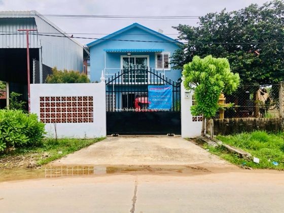 Large  Brick House 4 bedroom western style idyllic location