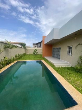 Villa basse avec piscine en location grand bassam 