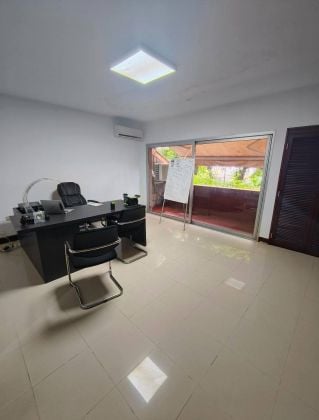 PLATEAU ZONE TOURE D location bureau meublé ( 200m2).