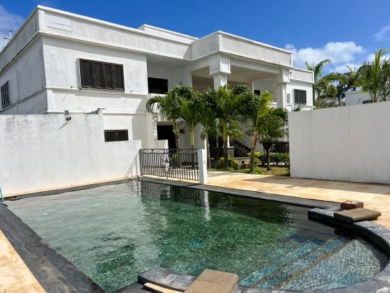 FOR RENT - FRESHLY RENOVATED 2-BEDROOM APARTMENT - GRAND BAY