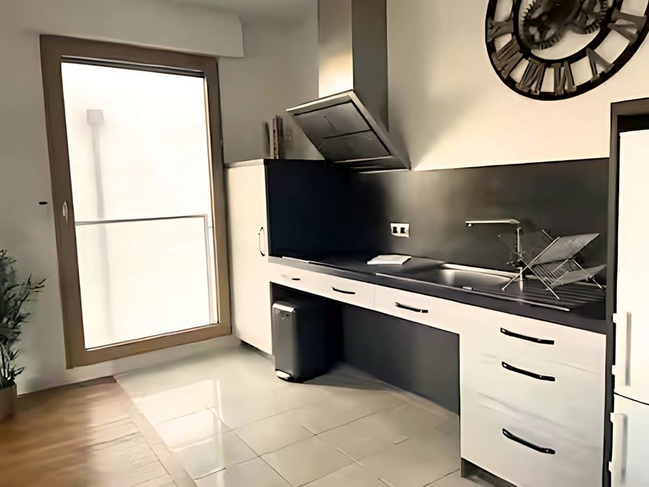 Boulogne-Billancourt – T2 50 m² – 8ᵉ étage – Vue Tour Eiffel – Bail Mobilité