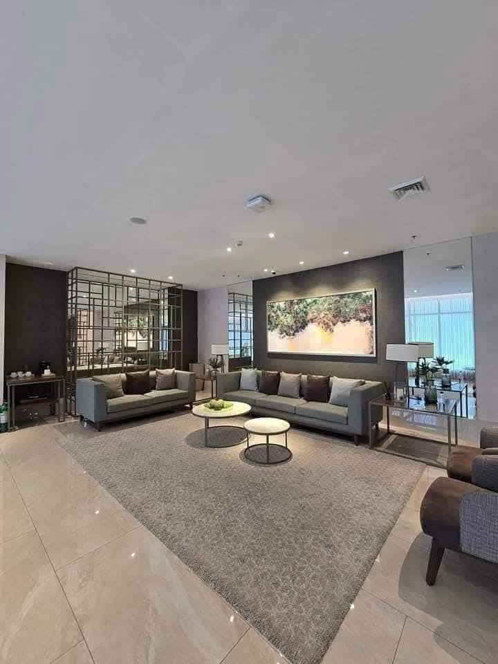 East Gate Cebu, by Taft 