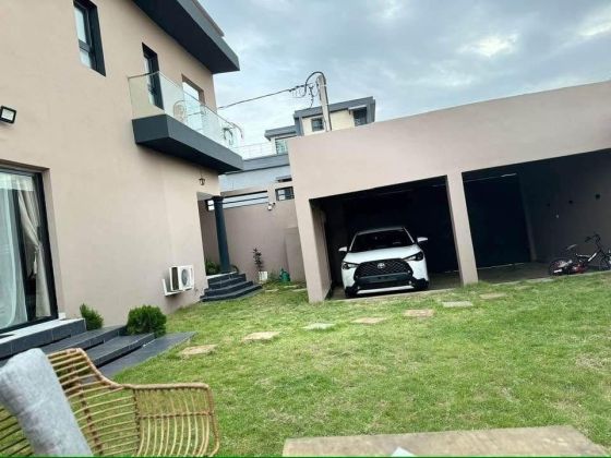 For sale Villa Triplex 7 rooms Bingerville courthouse 