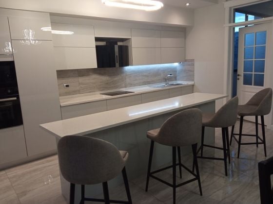 Very Bright, NEW, high quality and fully furnished 3bd Apartment!