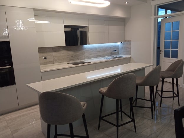 Very Bright, NEW, high quality and fully furnished 3bd Apartment!