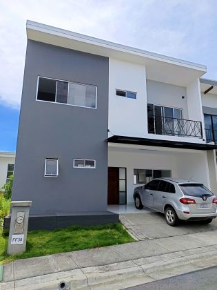 Exceptionnellement rare : lot Maison Full meublée avec voiture ...