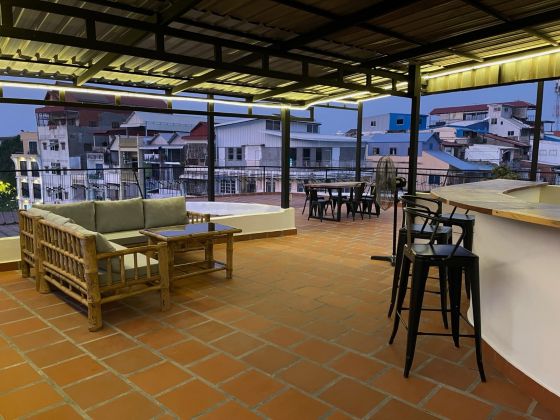  2 Bedrooms renovated apartment for rent 