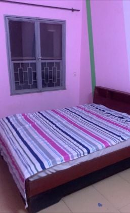 Se alquila habitación de 1 dormitorio en un piso de 2 dormitorios.