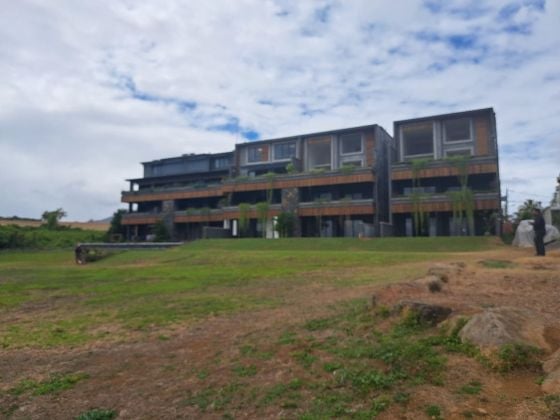 À VENDRE – APARTEMENTS ET PENTHOUSE a Flic en Flac en face de ...