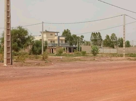 Une grande parcelle de 660m2 en vente à la cité socogib ...