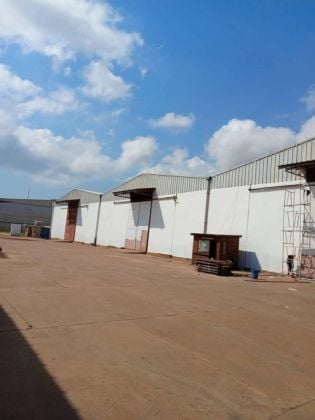 San-Pedro zone portuaire vente un entrepôt sur 2,5ha