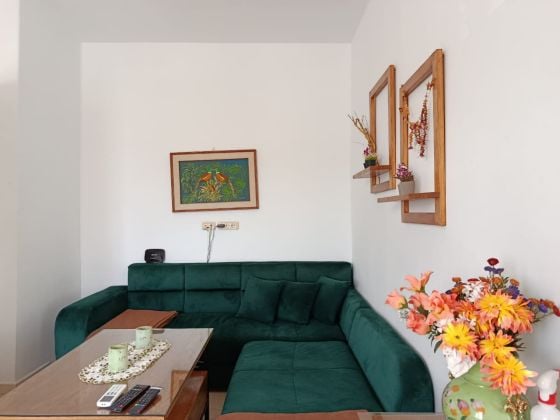 A louer à la marsa un petit appartement meublé avec bacon