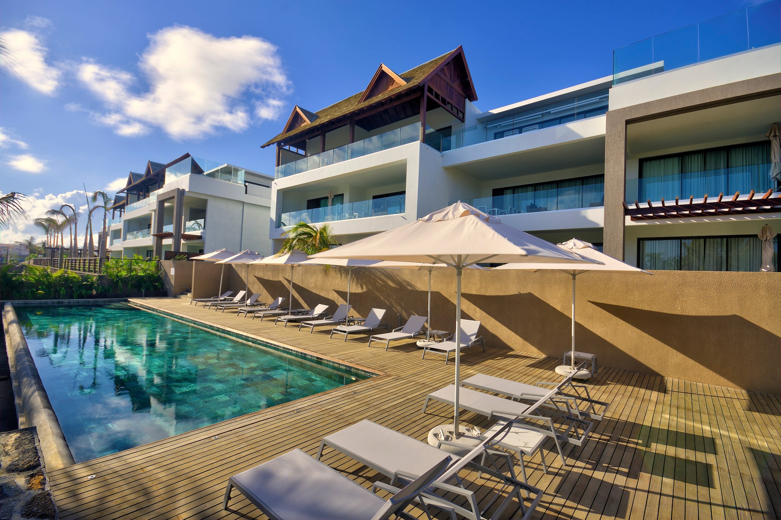 A RARE OPPORTUNITY! SUBLIME APARTMENT SOLD FURNISHED WITH HOTEL ACCESS IN GRAND GAUBE - MAURITIUS