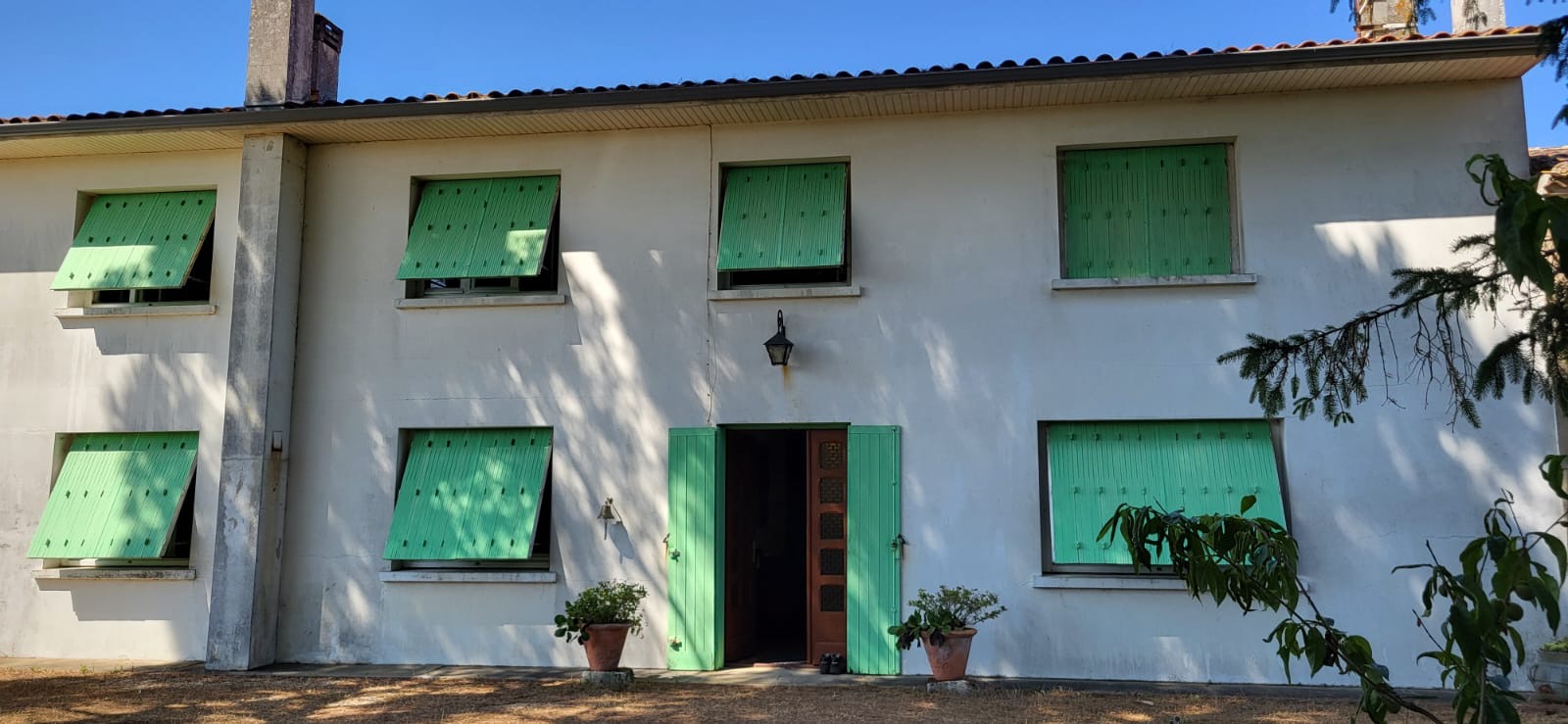 Quiet 5-bedroom home with large plot, outbuilding & garage — Saint-André-de-Lidon (near La Rochelle)