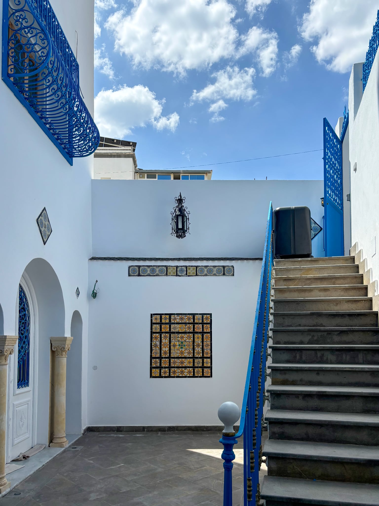Encantadora villa andaluza-tunecina en alquiler anual en Hammamet Nord, a 150 m del mar.