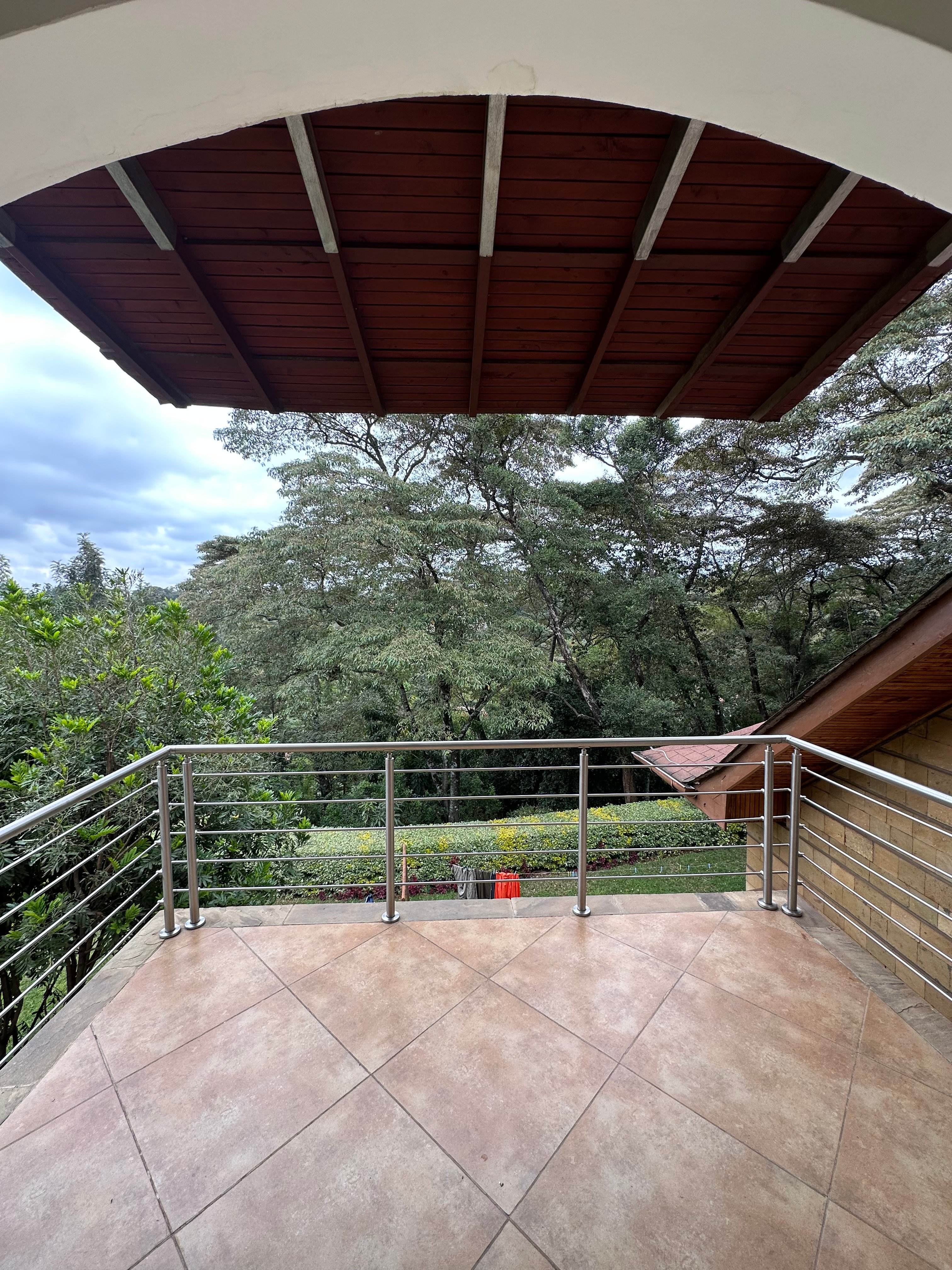 Maison meublée de 5 chambres avec cottage d'invités de 2 chambres à louer – Karen, Nairobi