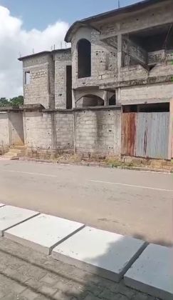 For sale an unfinished 8-room duplex villa in Cocody Riviera, M'badon 