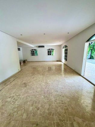 Villa Basse de 5 Chambres avec Piscine et Grand Jardin – Cocody 2 ...