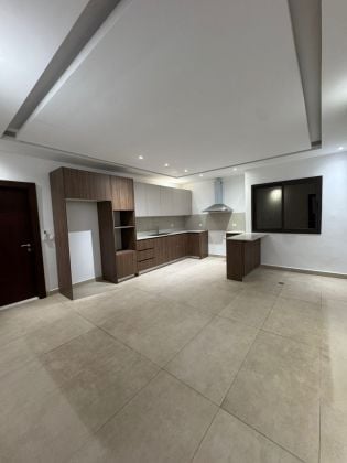 APPARTEMENT 05 PIÈCES EN ZONE4 RUE LANGEVIN 