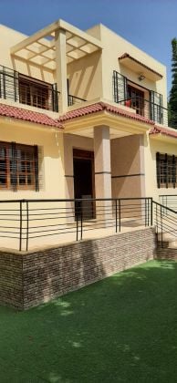 Superbe villa avec piscine à vendre à Hay Ryad Rabat