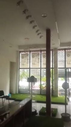 Negozio con soppalco in affitto a Bonapriso