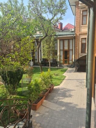 Large 5 bedrooms and 4 bathrooms house of 450 m2 with indoor pool in ...